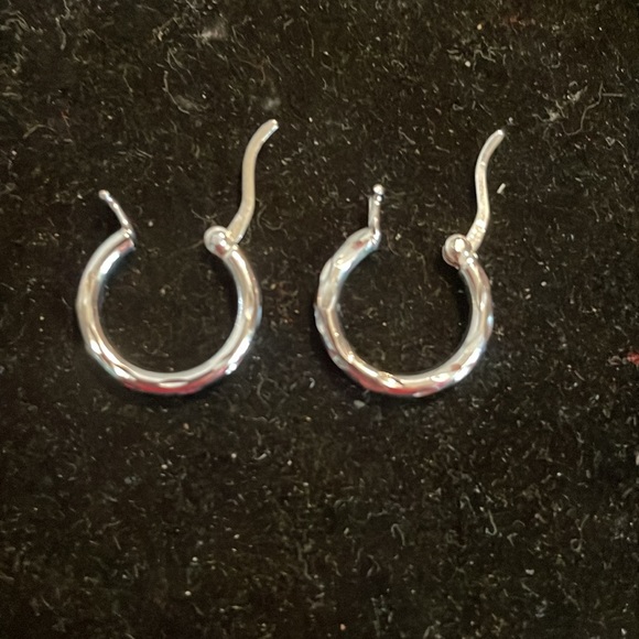 0.75” solid sterling silver open hoop hinged latch back earrings marked 925 - Picture 7 of 13